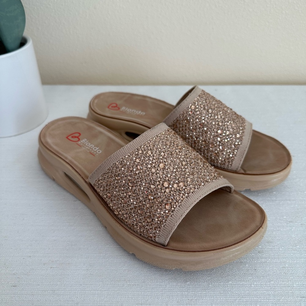 Blondo Alice Tan Rhinestones Cushioned Waterproof Slide Sandals Woman’s 7.5M